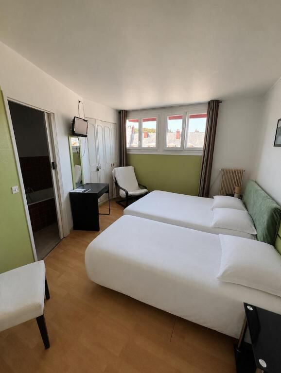 Twin room with balcony at Hôtel de la poste